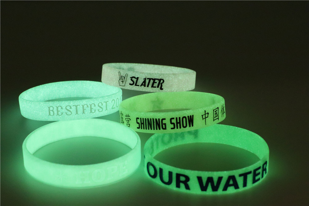 GSCSP braccialetti silicone personalizzabili bracciali fluorescenti per  feste braccialetto semiperdo bambini-blu : : Giochi e giocattoli